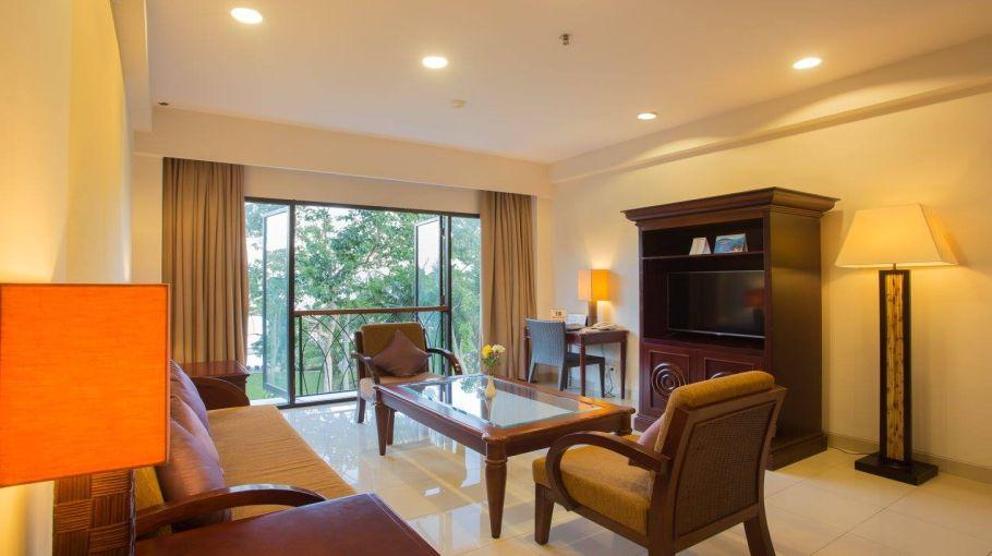 Indonesien Luxusreise, Bintang Flores Hotel, Deluxe Suite Wohnbereich