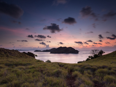 Sonnenuntergang im Komodo Nationalpark, Insel Komodo, Indonesien Reise