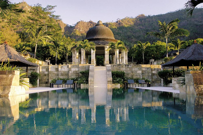 Poolbereich des Amanjiwo Luxusresorts auf Java, Indonesien Luxusreise