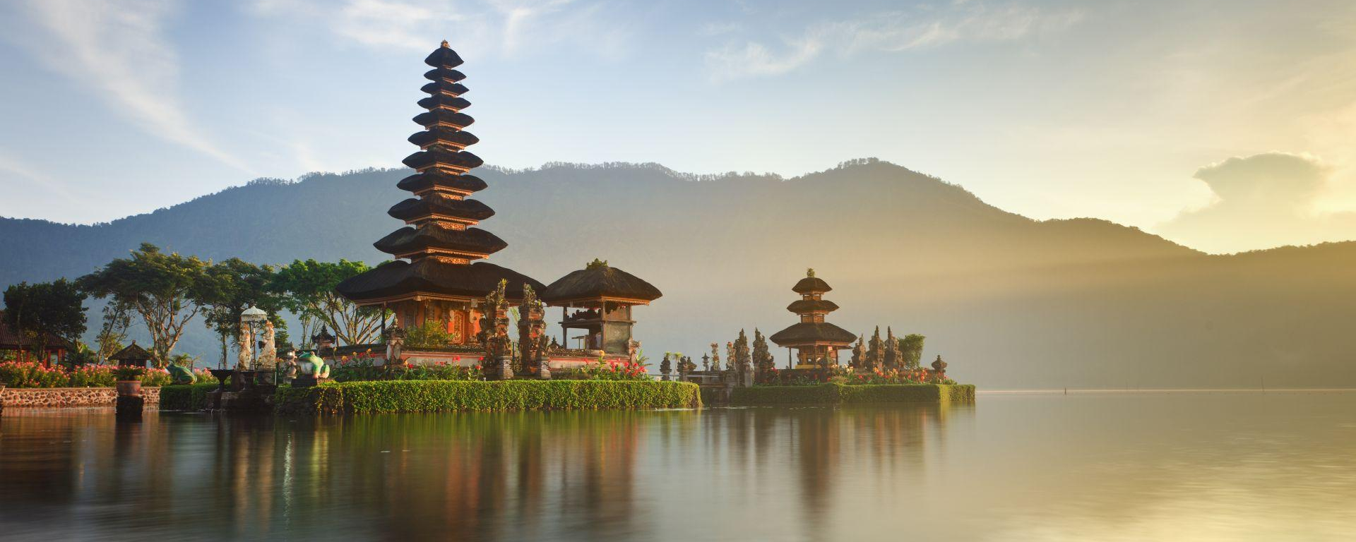 Indonesien Rundreise, Pura Ulun Danu Tempel, Sonnenaufgang