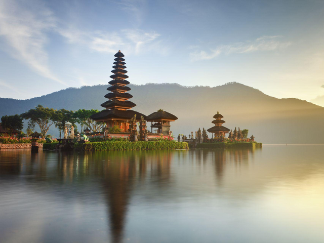 Indonesien Rundreise, Pura Ulun Danu Tempel, Sonnenaufgang