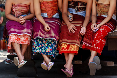 Traditionelle Kleidung, Aga Dorf, Tenganan, Bali Rundreise
