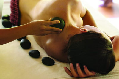 Stone Massage, Four Seasons Bali at Sayan, Ubud, Indonesien Rundreise