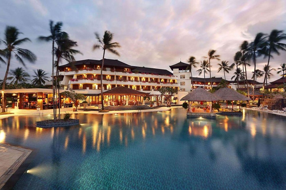 Poolbereich am Abend, Nusa Dua Beach Hotel and Spa, Bali, Indonesien, Luxureise