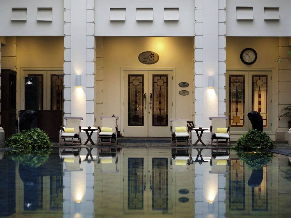 Hotelpool im Innenhof, The Phoenix, Yogykarta, Indonesien Reise